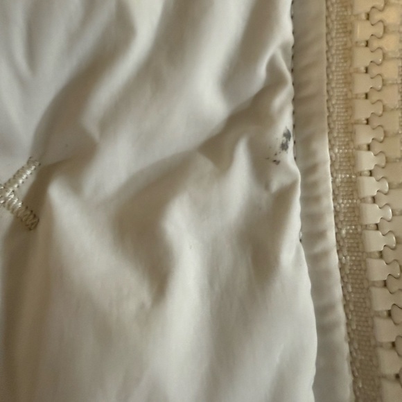 The North Face Women's Light Gray Puffer Jacket - Picture 9 of 9